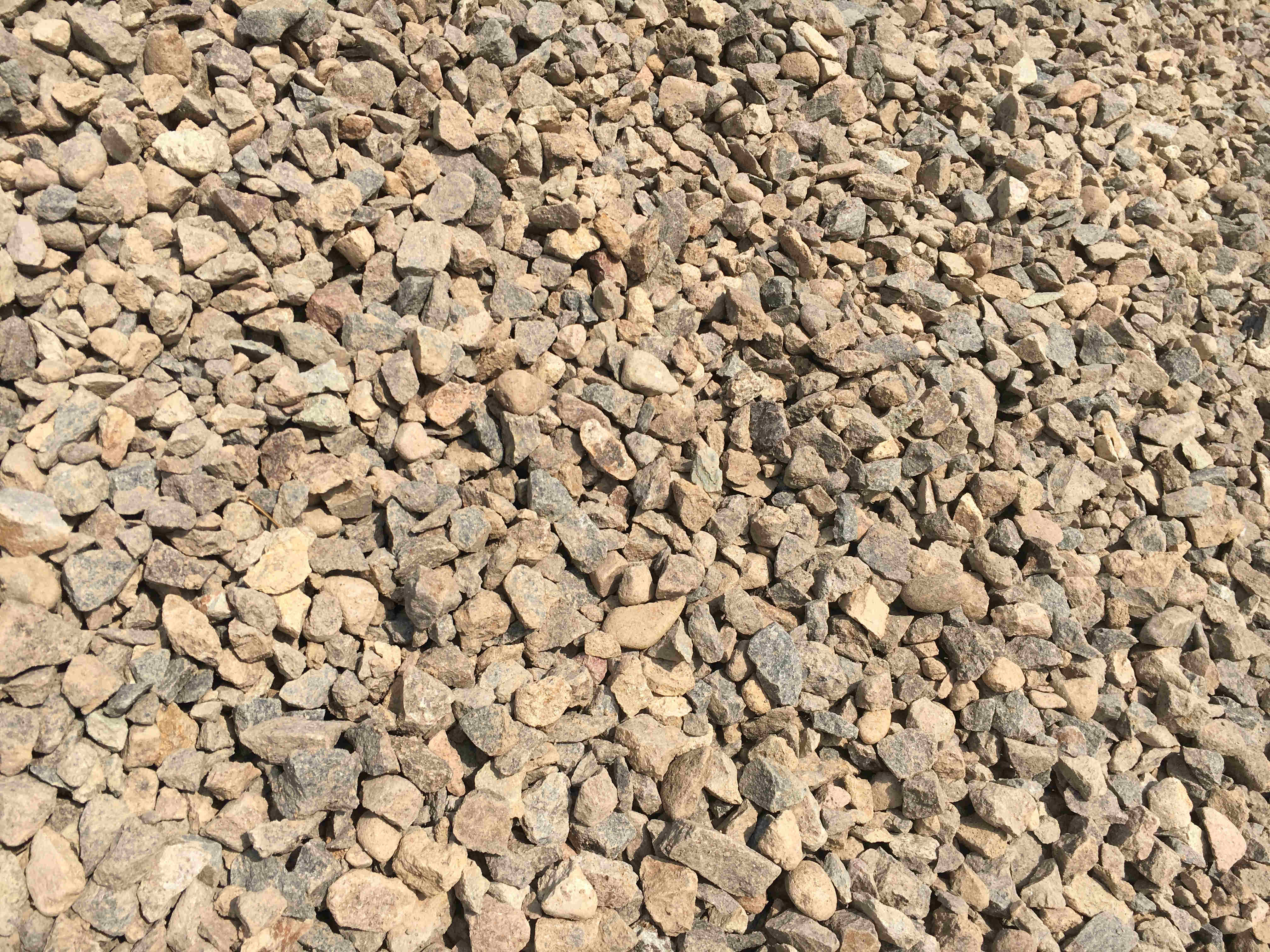 【機(jī)制砂】劣質(zhì)的機(jī)制砂不符合鐵路的建設(shè)要求？高品質(zhì)砂石骨料加工的流